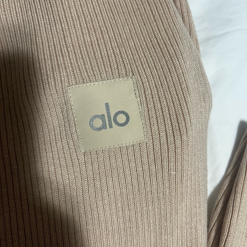 ALO Yoga Ribbed Beige Leggings - Picture 4 of 8